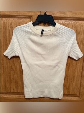 H&M White Ribbed Short Sleeve Sweater Top
